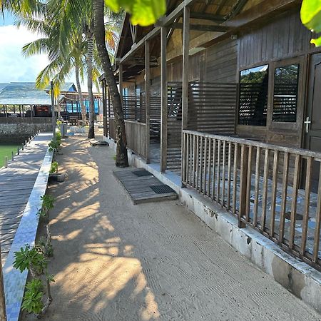 Mooi Park Hotel Sorong Luaran gambar