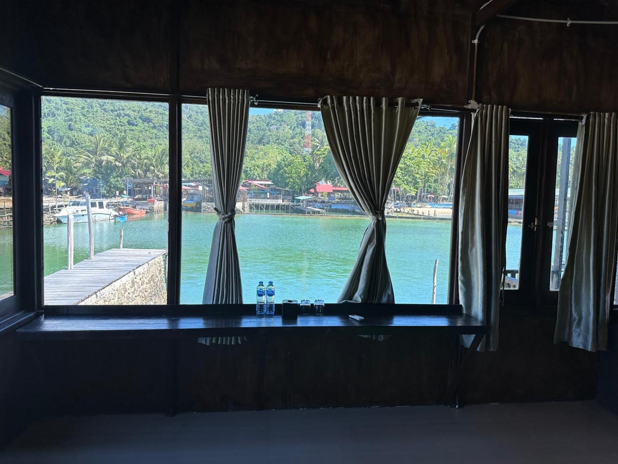 Mooi Park Hotel Sorong Luaran gambar