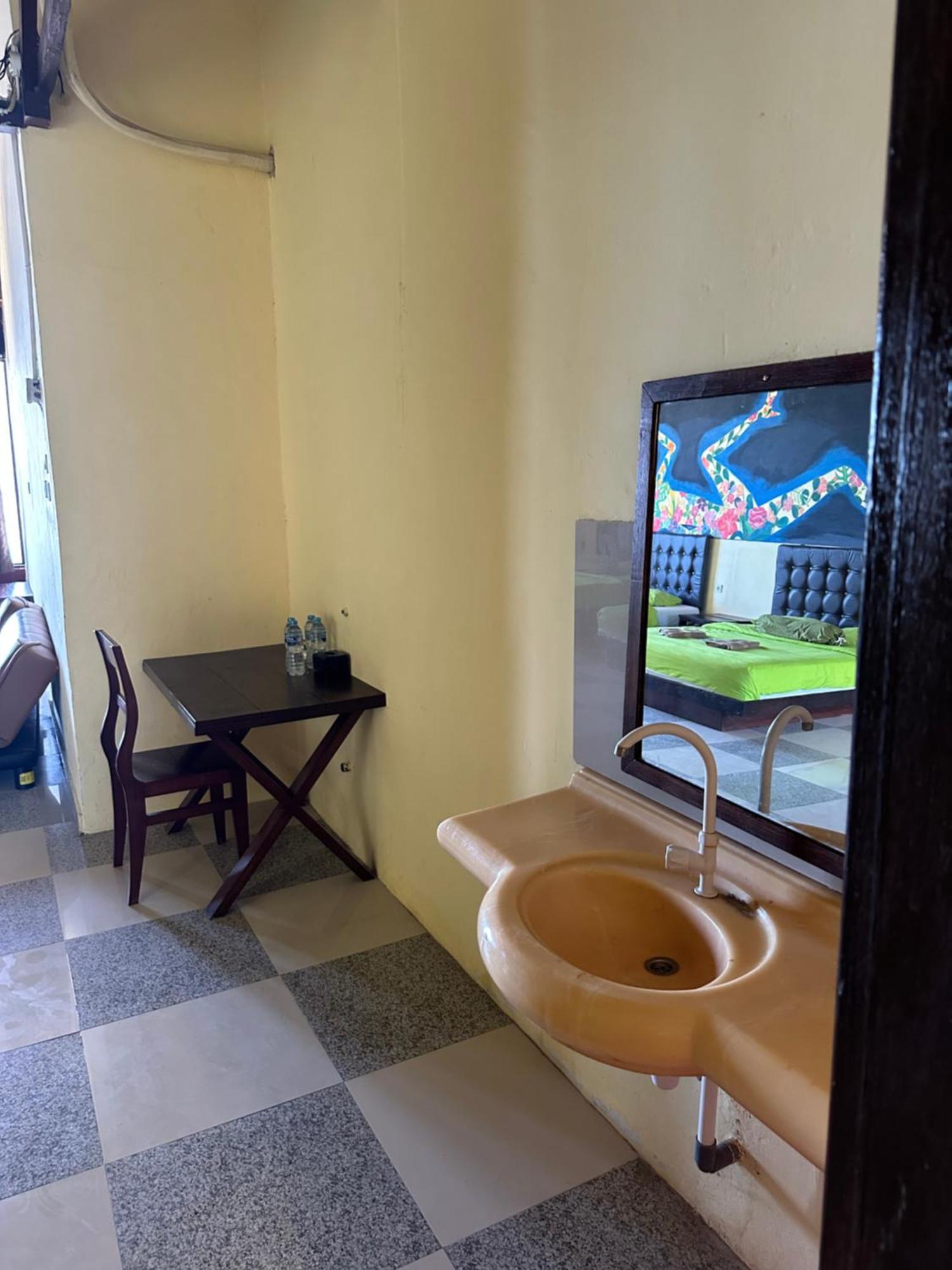 Mooi Park Hotel Sorong Luaran gambar