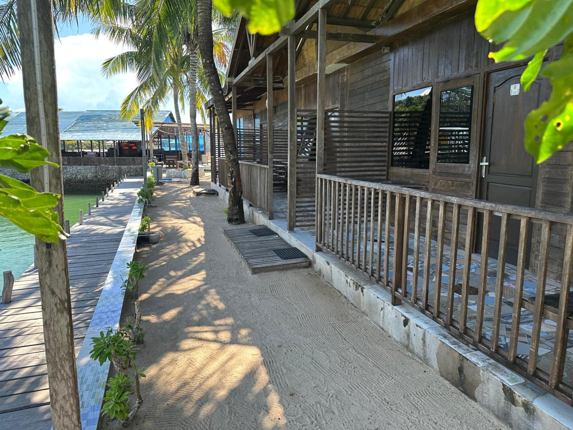Mooi Park Hotel Sorong Luaran gambar